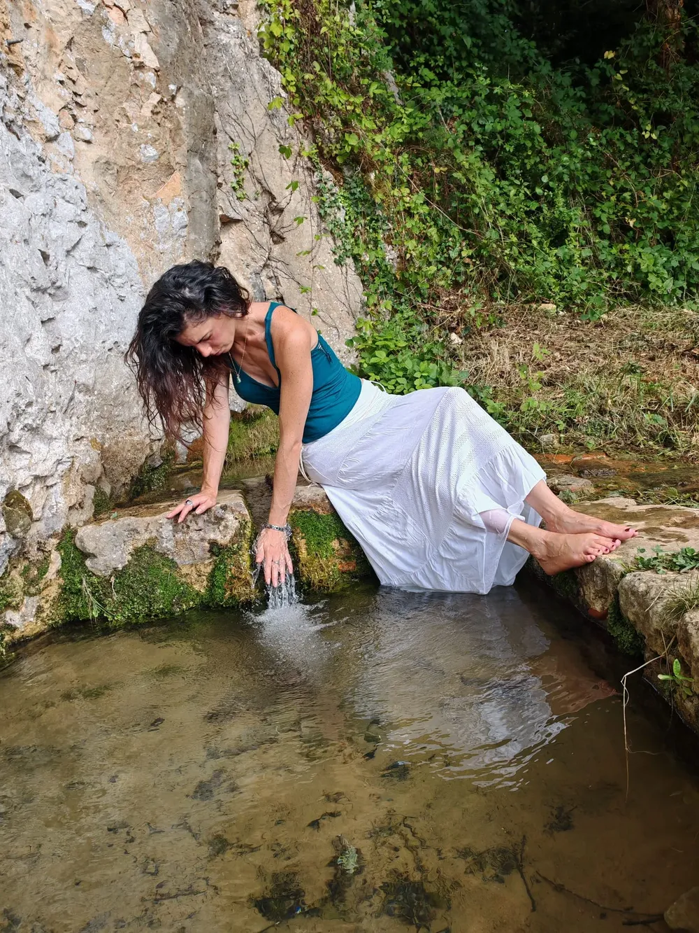 Mélanie au bord de l'eau